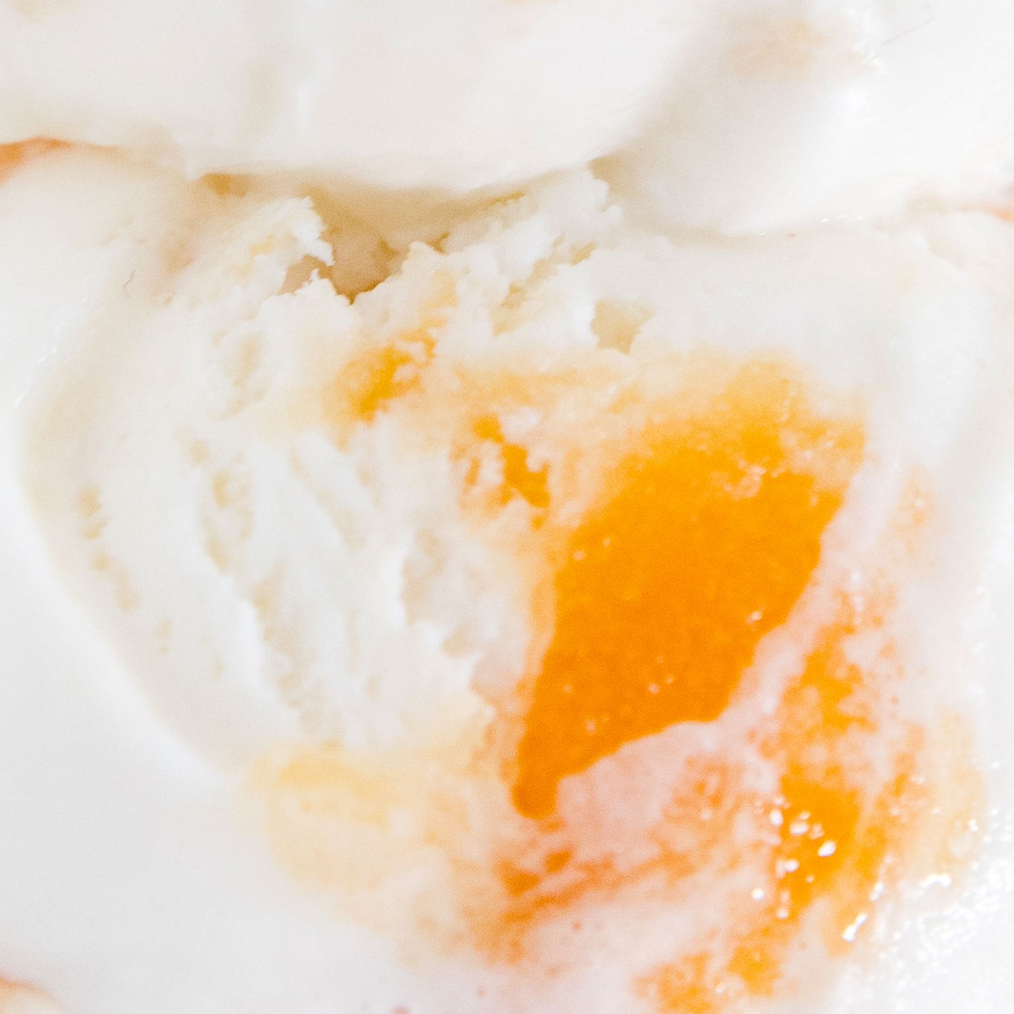 Sweet Cream Biscuits & Peach Jam Pint Jeni's Splendid Ice Creams